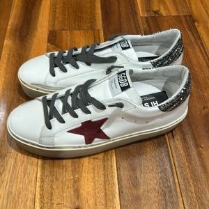 NIB Golden Goose Hi Star Sneakers in white with zebra printed glitter Size 41